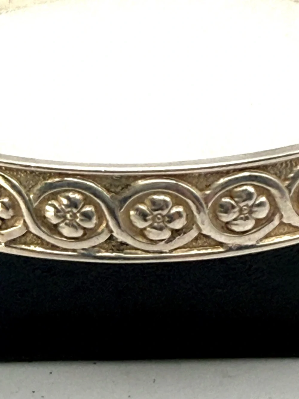 Tiffany & Co. Makers 26375 Sterling Silver Floral Bangle Bracelet 7.5”